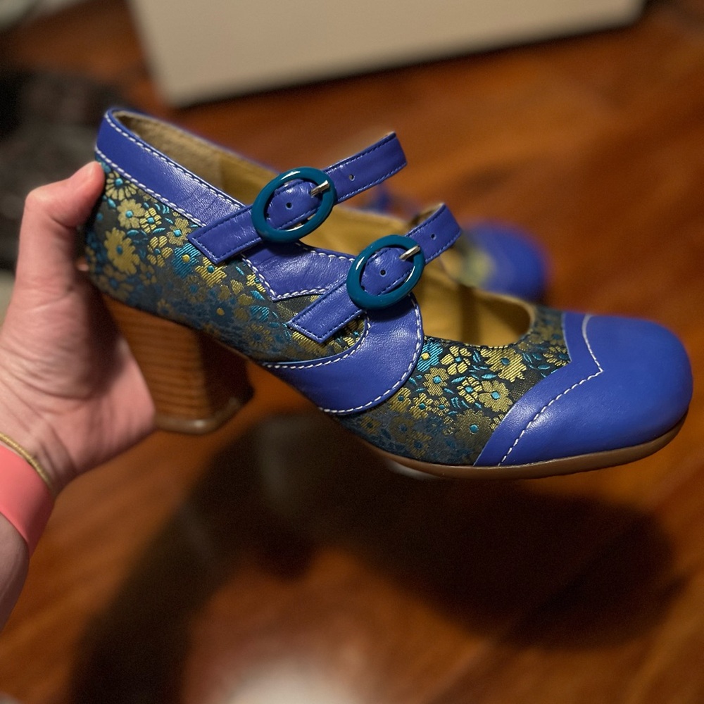 New in box Fluevog Marcello Mary Janes size 7